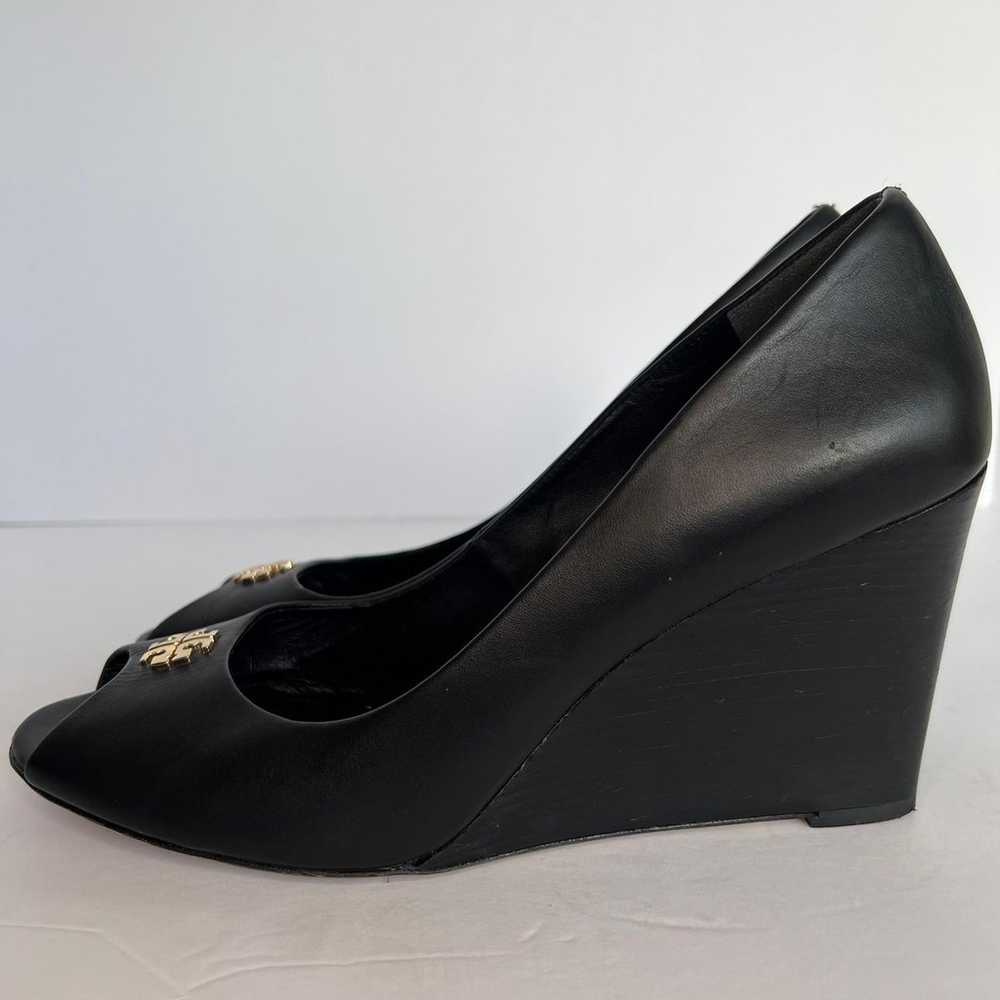 Size 11M Tory Burch Wedge Open Toe Black Leather … - image 9