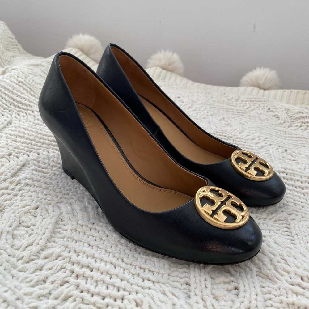 New Tory Burch Black Leather Gold Logo Sally Wedg… - image 10