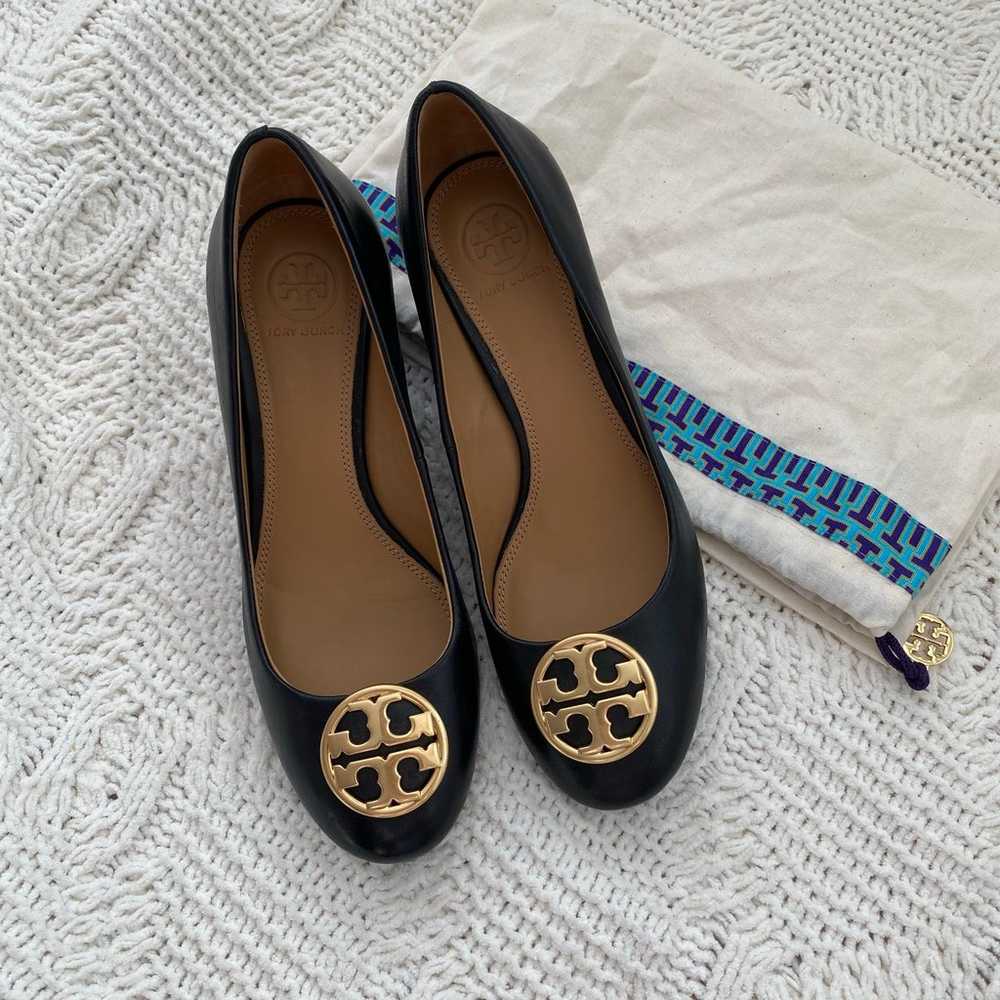 New Tory Burch Black Leather Gold Logo Sally Wedg… - image 12