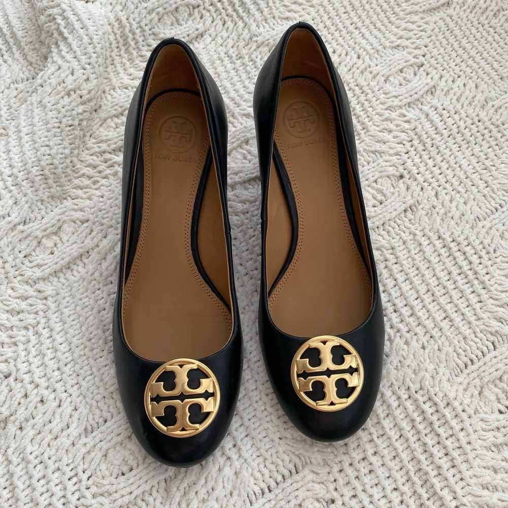 New Tory Burch Black Leather Gold Logo Sally Wedg… - image 4