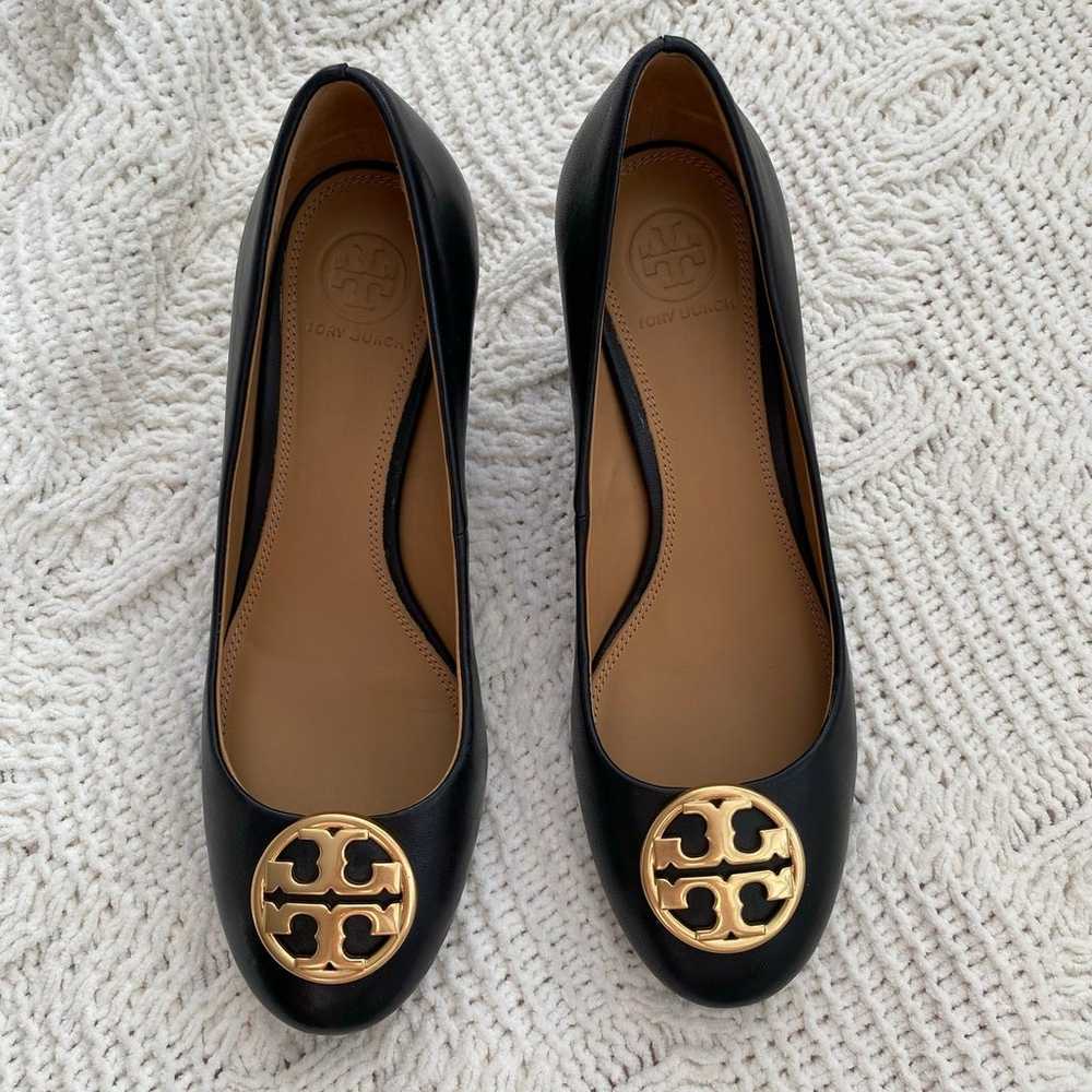 New Tory Burch Black Leather Gold Logo Sally Wedg… - image 5