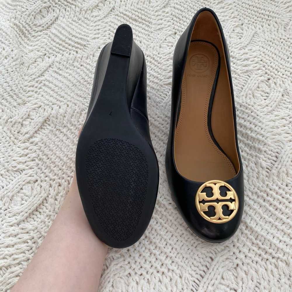 New Tory Burch Black Leather Gold Logo Sally Wedg… - image 7