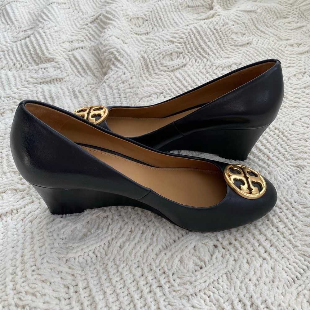 New Tory Burch Black Leather Gold Logo Sally Wedg… - image 9