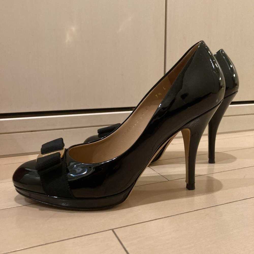 Ferragamo Black Patent Vara High Heels 7.5 - image 2