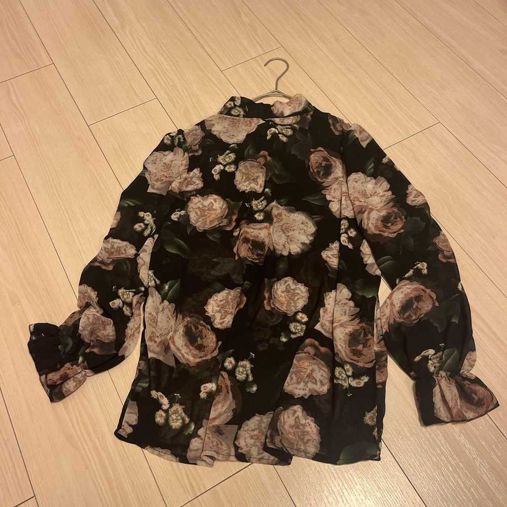 [Shein] Large Floral Blouse with Front Ribbon M, … - image 2