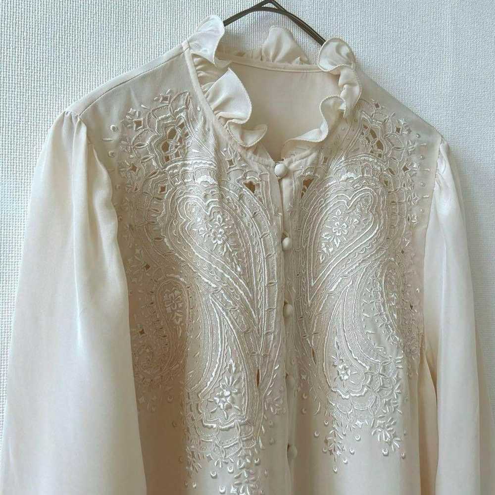 Vintage frilled stand collar embroidered blouse, … - image 4