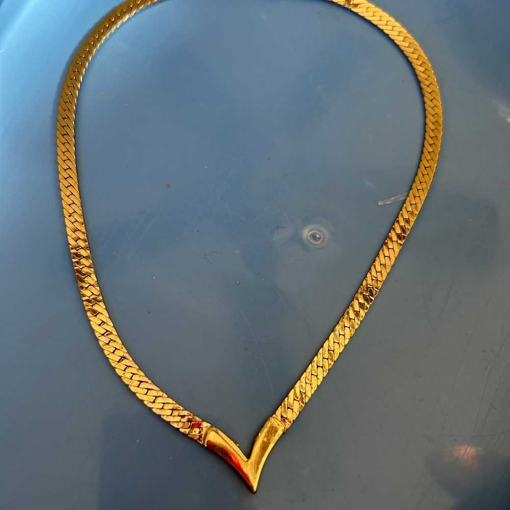 Women’s Vintage Gold Tone Necklace - image 1