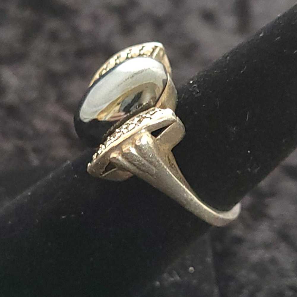 Sterling Silver vintage Hematite bow ring - image 3