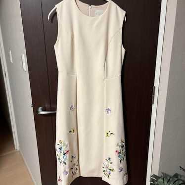 Chesty Sleeveless Floral Embroidery Cream Dress