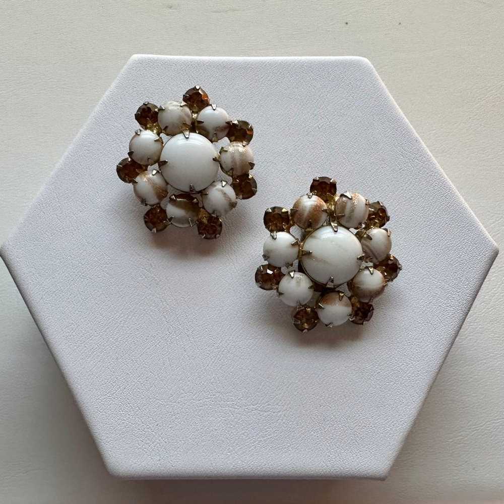 Vintage Clip On Earrings - image 3