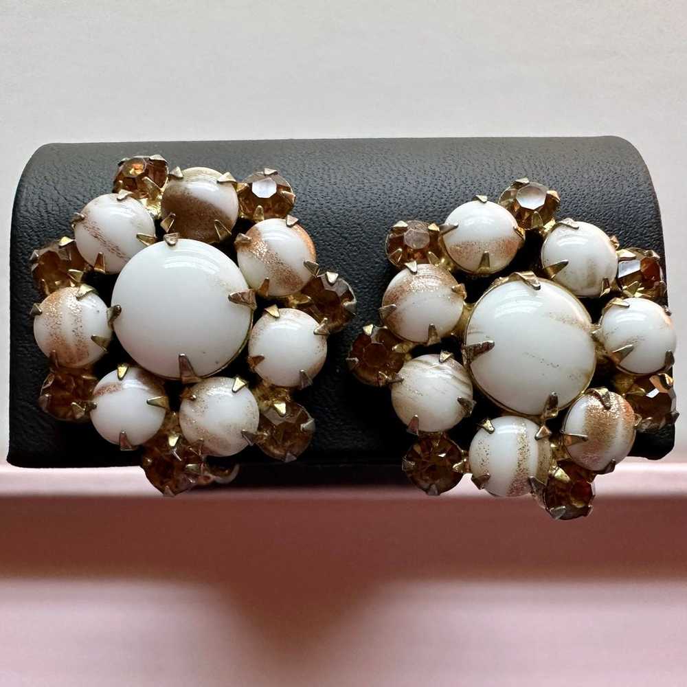 Vintage Clip On Earrings - image 5