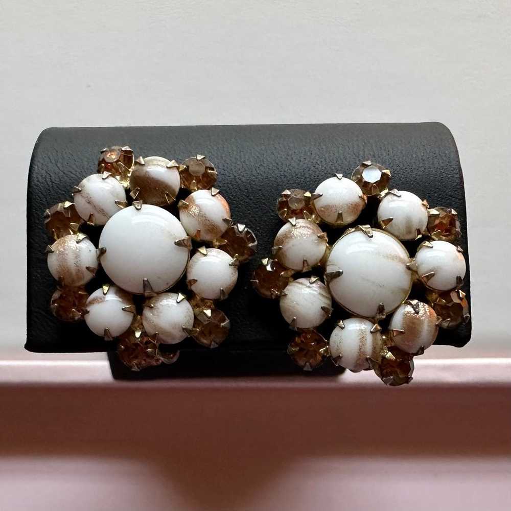 Vintage Clip On Earrings - image 9