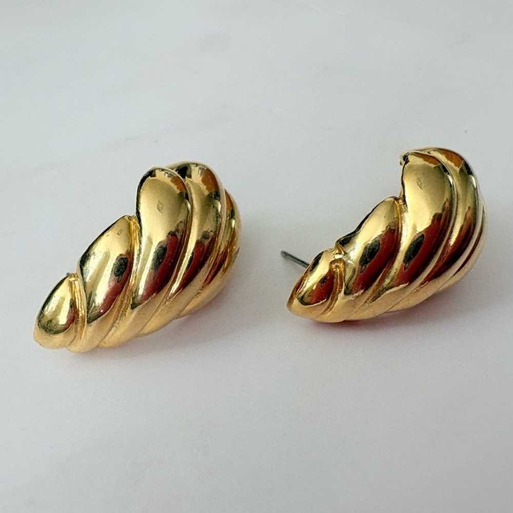 Vintage Gold Tone Beetle Ribbed Post Pierced Stud… - image 3