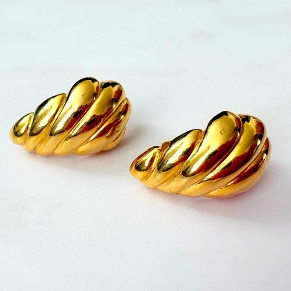 Vintage Gold Tone Beetle Ribbed Post Pierced Stud… - image 5