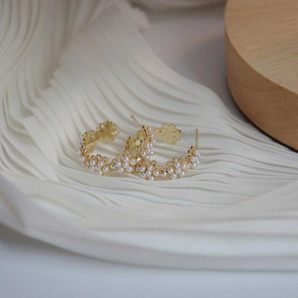 NEW 14K Gold Plated Pearl Flower Hoop Earrings - image 4