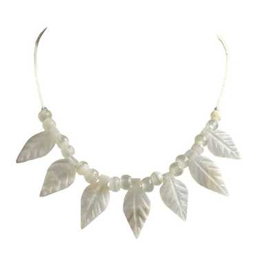 Vintage White Jade Leaf And Coral Bead Strand Bib… - image 1