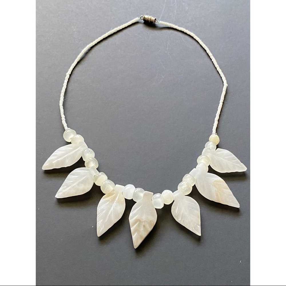 Vintage White Jade Leaf And Coral Bead Strand Bib… - image 7