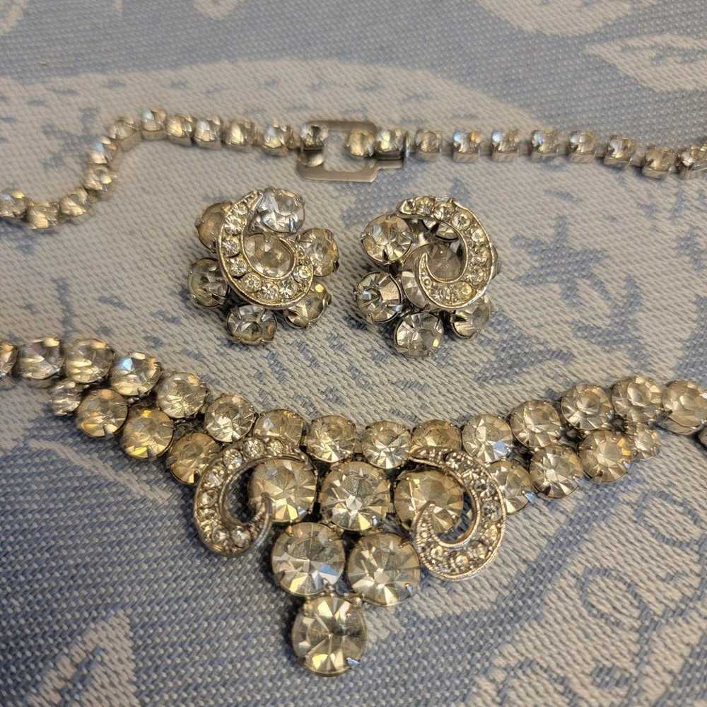 Vintage signed Weiss rhinestone necklace with mat… - image 1