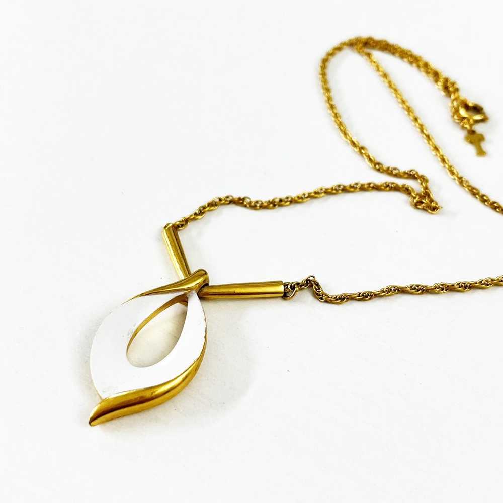 Crown Trifari Vintage White Enamel Teardrop Penda… - image 4