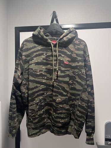 シュプリームSupreme Small Box Hooded Camoキムタク Supreme Small Box Zip Up Hooded Sweatshirt (FW24) - $158