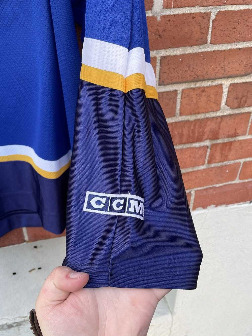 Ccm Vintage 90s CCM St Louis Blues Hockey Jersey - image 4