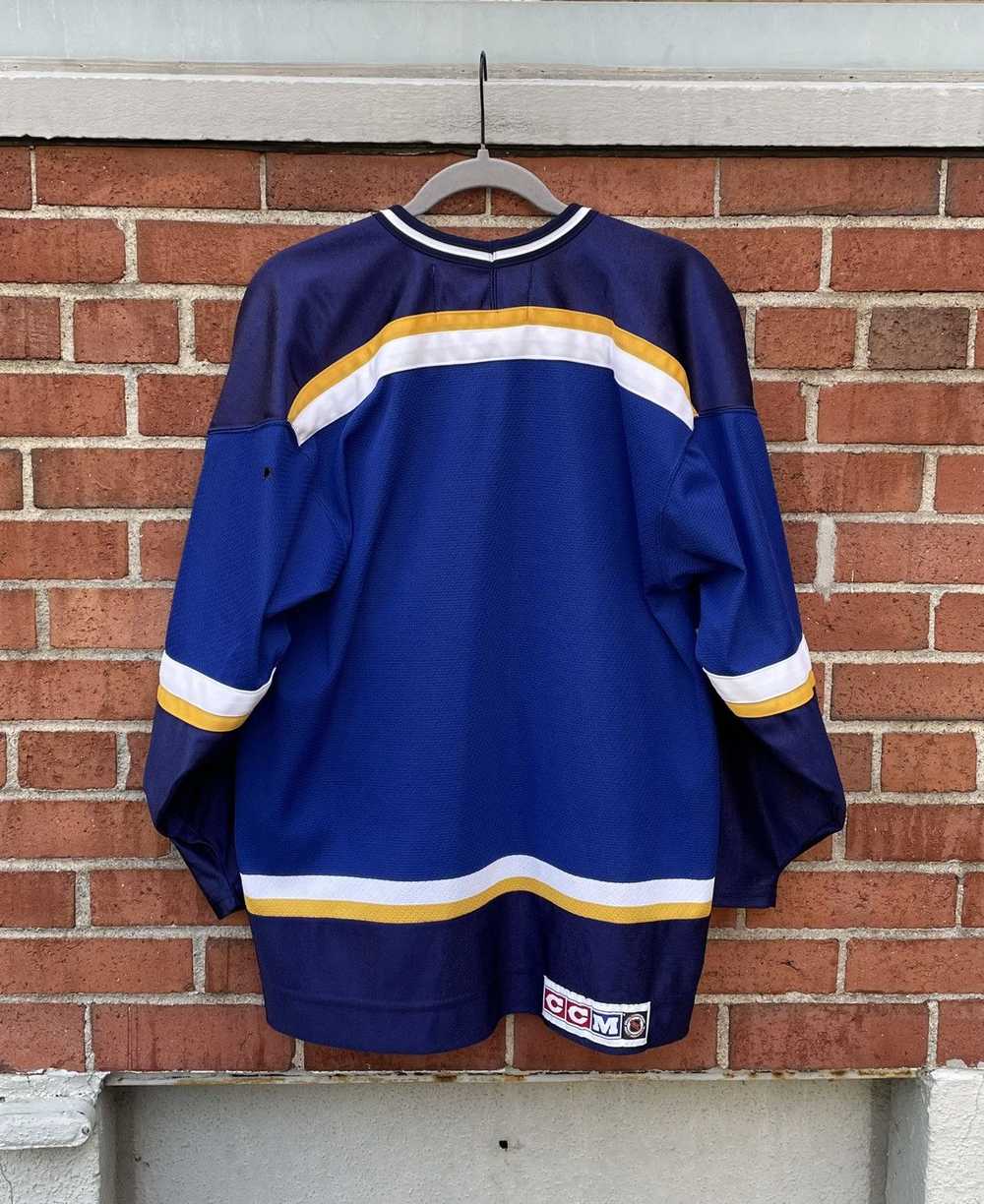 Ccm Vintage 90s CCM St Louis Blues Hockey Jersey - image 6