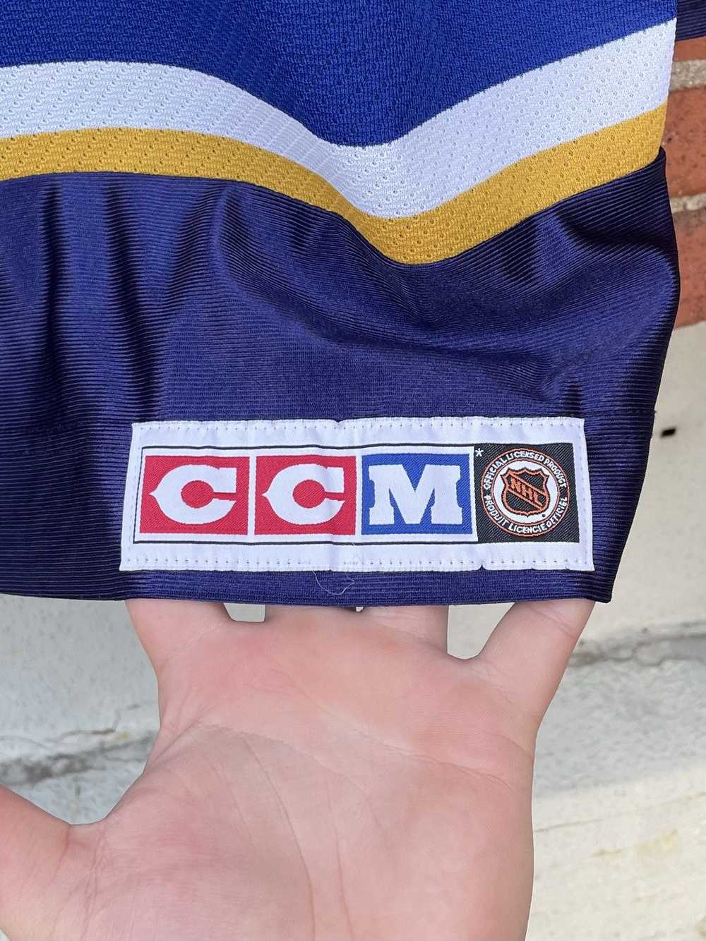 Ccm Vintage 90s CCM St Louis Blues Hockey Jersey - image 8