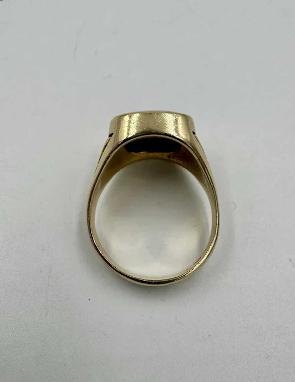 Vintage 14k yellow Gold Picture Agate Men's ring - image 9