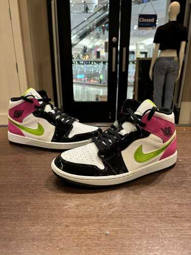 Jordan Brand Jordan 1 Mid ‘Cyber Pink’