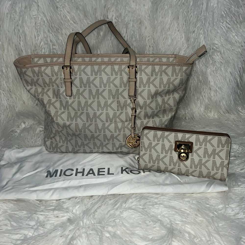 Like New Michael Kors Shoulder bag With matching … - image 1