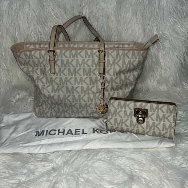 Like New Michael Kors Shoulder bag With matching … - image 1