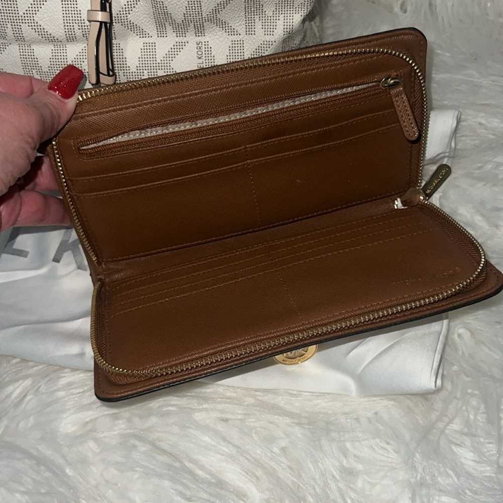 Like New Michael Kors Shoulder bag With matching … - image 3