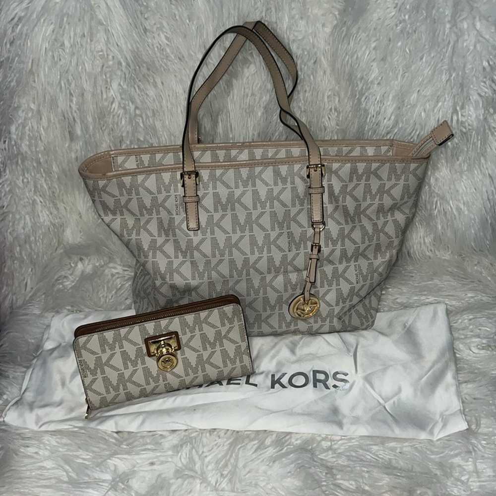 Like New Michael Kors Shoulder bag With matching … - image 8