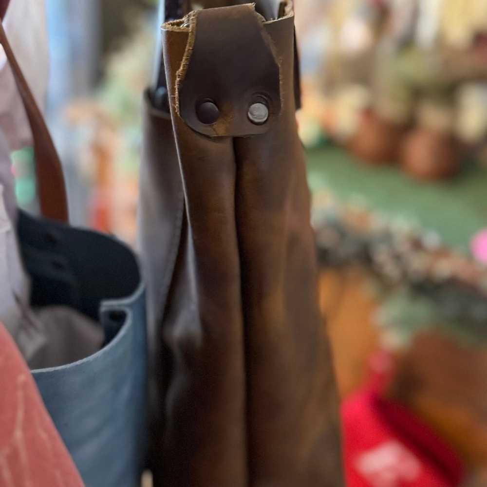 Tote with a brand on it - image 5