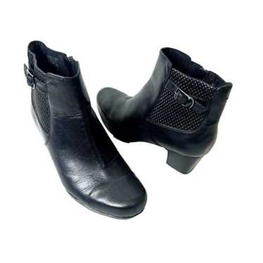 Clarks artisan Low Heel Ankle Boots Womens 9.5 Bl… - image 1