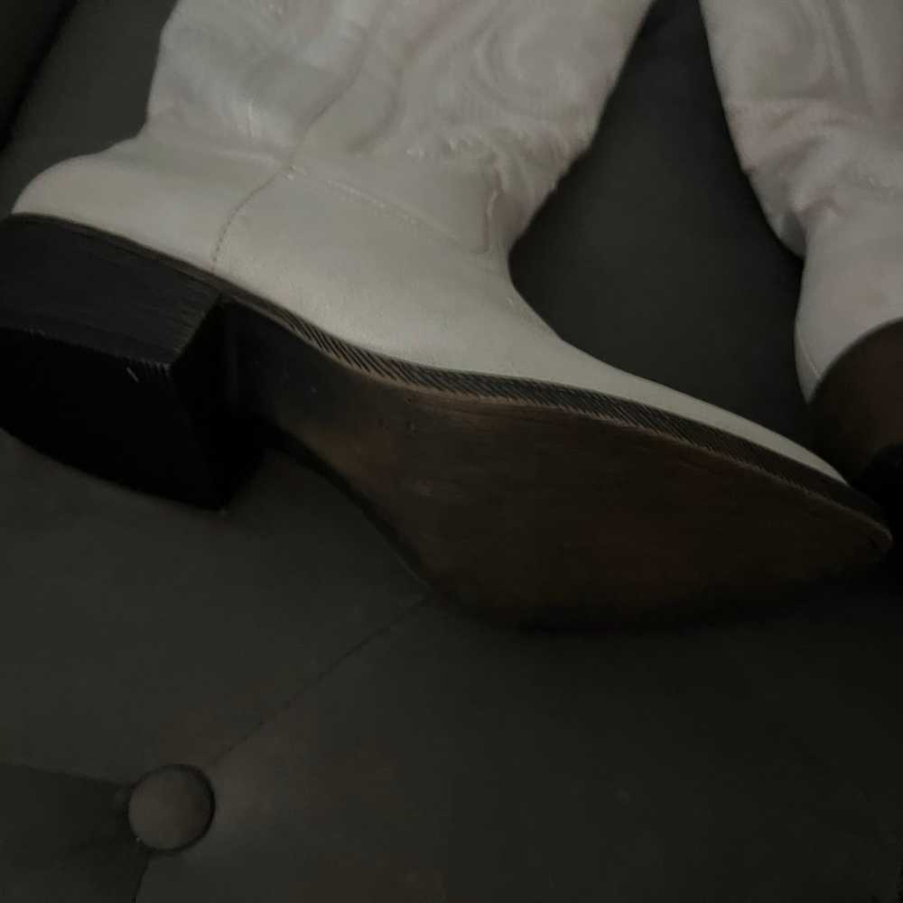 Western style white boots with details (7.5) - image 3