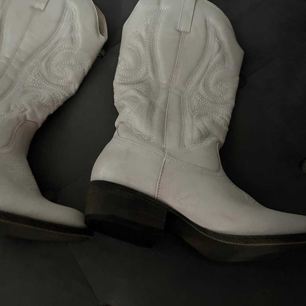 Western style white boots with details (7.5) - image 5