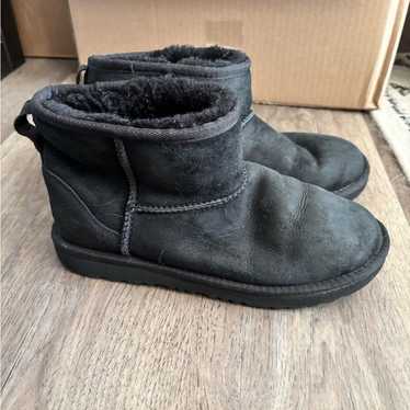 Ugg black short classic boot sz 6 - image 1