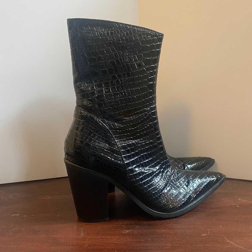 Chunky Heeled Point Toe Black Women Boots size 8.5 - image 4