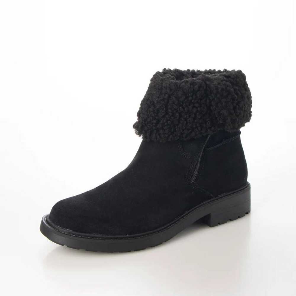 Clarks suede boots - image 3