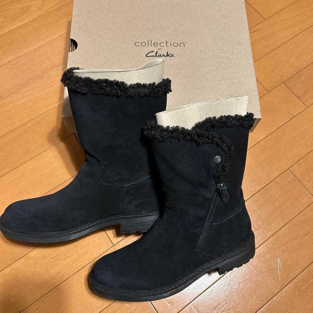 Clarks suede boots - image 4