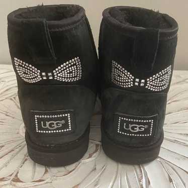 Swarovski Ugg 2024 Classic Crystal Bow. Womens 9