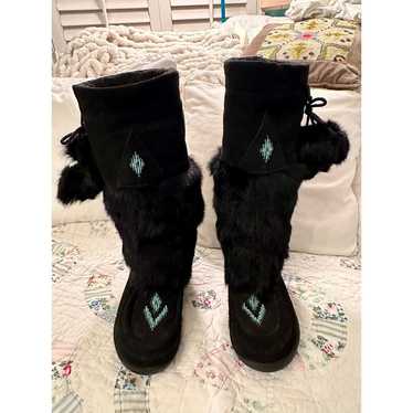 MUK LUKS BEADED SUEDE POM POM BOOTS 7