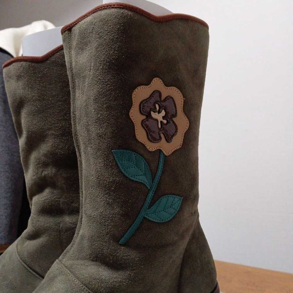 Olive green floral embroidered sheepskin boots Ma… - image 3