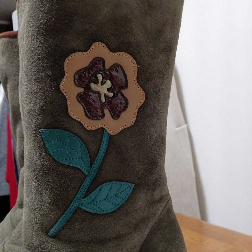 Olive green floral embroidered sheepskin boots Ma… - image 4