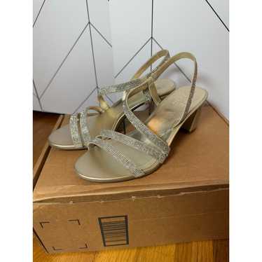 Naturalizer Vanessa 2 Womens 7.5 Champagne Gold Sp