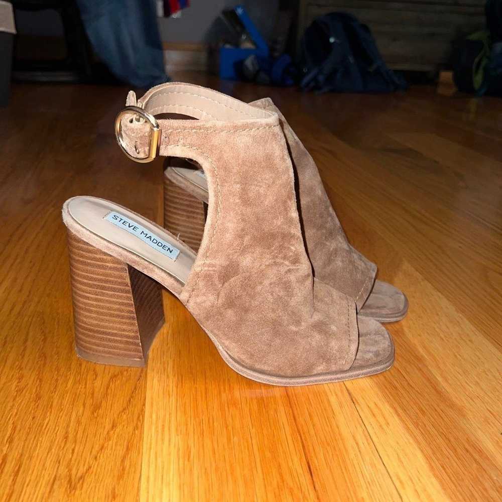 2756 Steve Madden brown suede wedge heels 8 - image 2