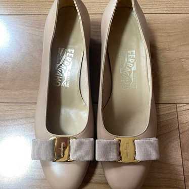 Salvatore Ferragamo pumps in beige - image 1