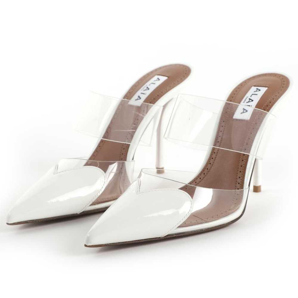 Alaïa Coeur patent leather mules - image 2