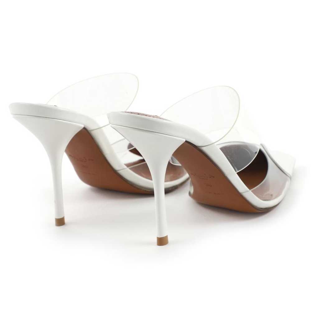 Alaïa Coeur patent leather mules - image 3